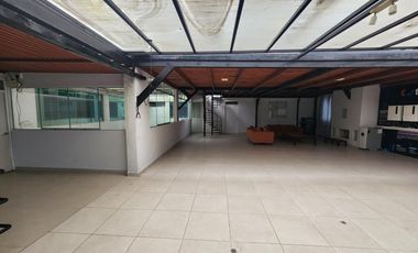 Vendo edificio de 4 pisos en esquina