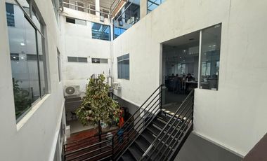 Vendo edificio de 4 pisos en esquina