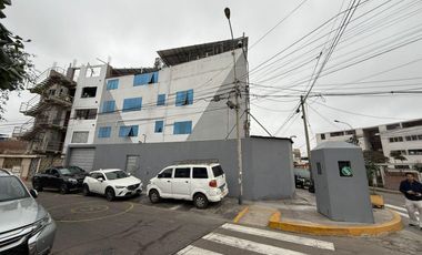 Vendo edificio de 4 pisos en esquina