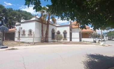RENTA CASA COMPLETAMENTE AMUEBLADA, UNA PLANTA. ZONA EXCLUSIVA.