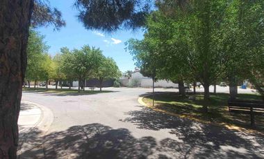 RENTA CASA COMPLETAMENTE AMUEBLADA, UNA PLANTA. ZONA EXCLUSIVA.
