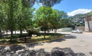 RENTA CASA COMPLETAMENTE AMUEBLADA, UNA PLANTA. ZONA EXCLUSIVA.