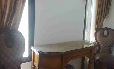 RENTA CASA COMPLETAMENTE AMUEBLADA, UNA PLANTA. ZONA EXCLUSIVA.
