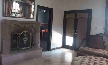 RENTA CASA COMPLETAMENTE AMUEBLADA, UNA PLANTA. ZONA EXCLUSIVA.