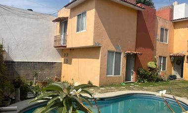 SE VENDE casa en condominio de solo 4 casas en la Colonia Tulipanes de Cuernavaca a solo 5 minutos de Plaza Galerias