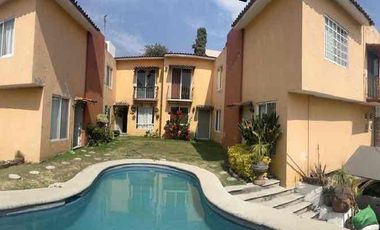 SE VENDE casa en condominio de solo 4 casas en la Colonia Tulipanes de Cuernavaca a solo 5 minutos de Plaza Galerias