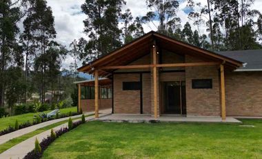 Lujosa Villa de 1 planta con 4 amplios Dormitorios con Domótica y Jacuzzy