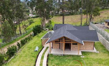 Lujosa Villa de 1 planta con 4 amplios Dormitorios con Domótica y Jacuzzy