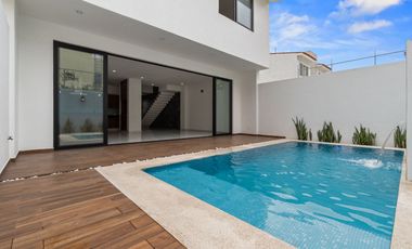 Casa nueva en venta en Fluvial, Puerto Vallarta, alberca y terraza privada