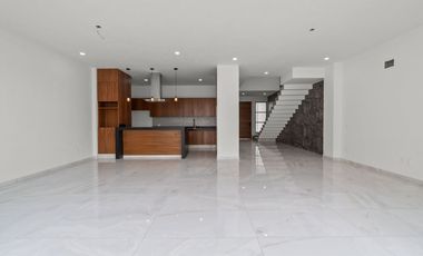 Casa nueva en venta en Fluvial, Puerto Vallarta, alberca y terraza privada