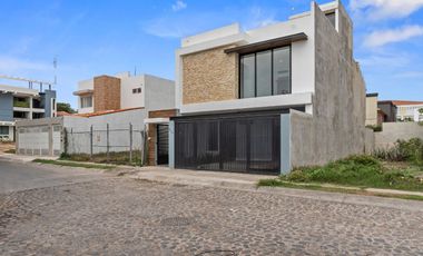 Casa nueva en venta en Fluvial, Puerto Vallarta, alberca y terraza privada
