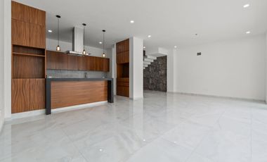 Casa nueva en venta en Fluvial, Puerto Vallarta, alberca y terraza privada