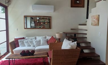 CASA EN RENTA AMUEBLADA ,TIPO LOFT, DOBLE ALTURA, ESPACIOS ABIERTOS, EN RESIDENCIAL ARBOLADA, EXCLUSIVA