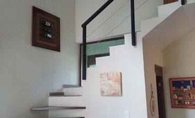 CASA EN RENTA AMUEBLADA ,TIPO LOFT, DOBLE ALTURA, ESPACIOS ABIERTOS, EN RESIDENCIAL ARBOLADA, EXCLUSIVA