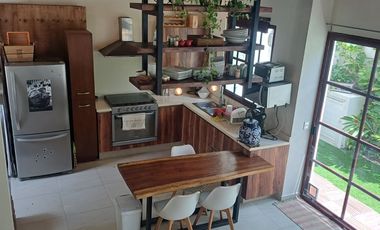 CASA EN RENTA AMUEBLADA ,TIPO LOFT, DOBLE ALTURA, ESPACIOS ABIERTOS, EN RESIDENCIAL ARBOLADA, EXCLUSIVA