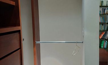 CASA EN RENTA AMUEBLADA ,TIPO LOFT, DOBLE ALTURA, ESPACIOS ABIERTOS, EN RESIDENCIAL ARBOLADA, EXCLUSIVA
