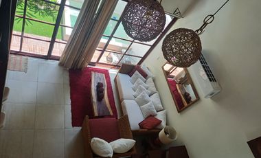 CASA EN RENTA AMUEBLADA ,TIPO LOFT, DOBLE ALTURA, ESPACIOS ABIERTOS, EN RESIDENCIAL ARBOLADA, EXCLUSIVA