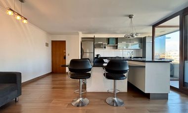 Se Vende Departamento Remodelado Y Amoblado, Estacionamiento. Providencia, Los Leones