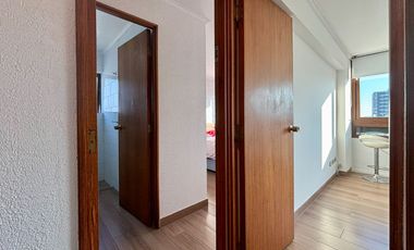 Se Vende Departamento Remodelado Y Amoblado, Estacionamiento. Providencia, Los Leones