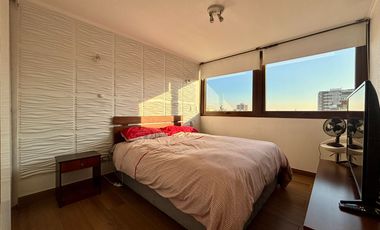 Se Vende Departamento Remodelado Y Amoblado, Estacionamiento. Providencia, Los Leones