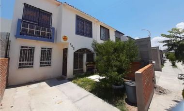 Excelente casa SIN AMUEBLAR en renta de 4 recámaras, en el parque la Herradura por las Mercedes.