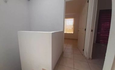 Excelente casa SIN AMUEBLAR en renta de 4 recámaras, en el parque la Herradura por las Mercedes.