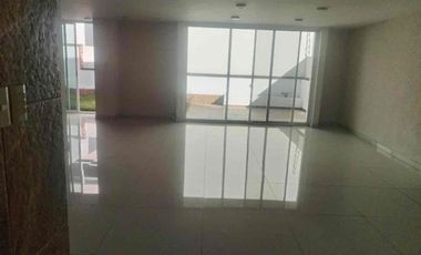 Amplia casa en renta 3 recámaras c/u con baño, Fracc Rancho Chapulco, Puebla. sobre periférico, cerca Lomas de Angelópolis.