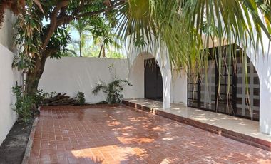 Casa en Venta de dos Niveles ubicada en Costa de Oro