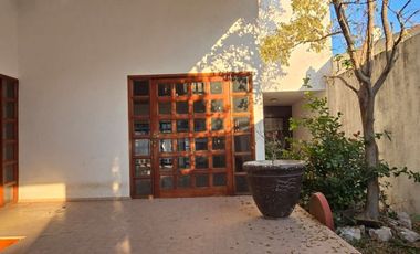 Casa en Venta de dos Niveles ubicada en Costa de Oro