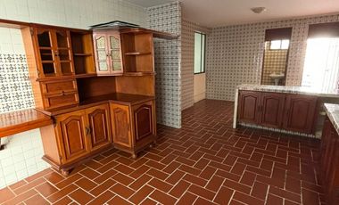 Casa en Venta de dos Niveles ubicada en Costa de Oro