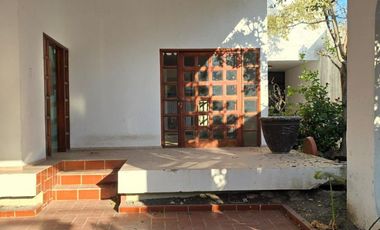 Casa en Venta de dos Niveles ubicada en Costa de Oro