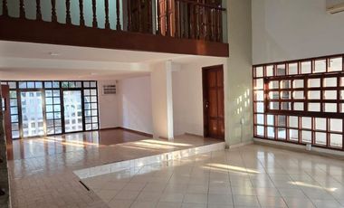 Casa en Venta de dos Niveles ubicada en Costa de Oro