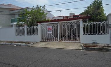 Casa en Venta de dos Niveles ubicada en Costa de Oro