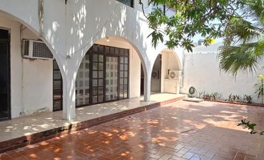 Casa en Venta de dos Niveles ubicada en Costa de Oro