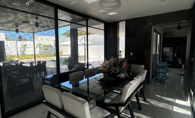 Casa en venta con 4 recamaras de 1 piso y alberca al norte de Mérida