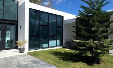 Casa en venta con 4 recamaras de 1 piso y alberca al norte de Mérida