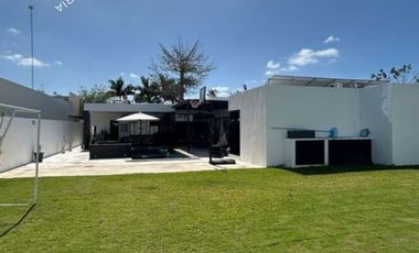Casa en venta con 4 recamaras de 1 piso y alberca al norte de Mérida