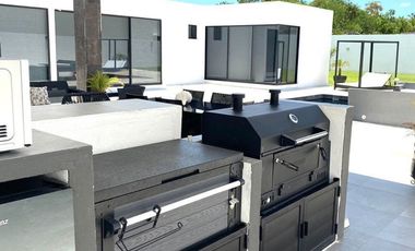 Casa en venta con 4 recamaras de 1 piso y alberca al norte de Mérida