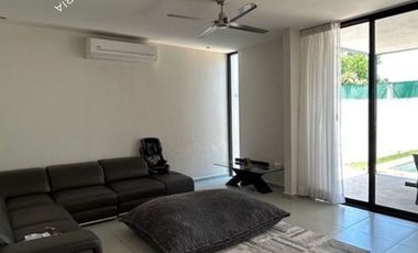 Casa en venta con 4 recamaras de 1 piso y alberca al norte de Mérida