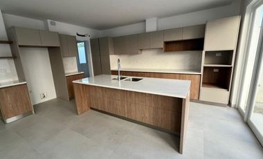 Venta de linda casa dos plantas en Urbanización Aires Norte