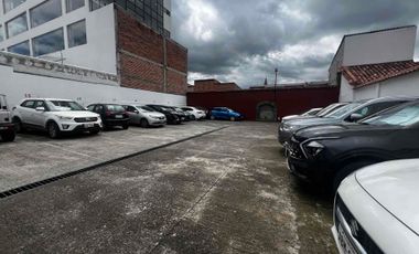 amplio terreno en venta con parqueadero público y casa en venta en San Sebastián