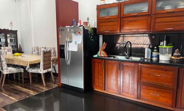 amplio terreno en venta con parqueadero público y casa en venta en San Sebastián