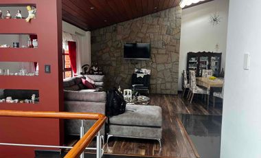 amplio terreno en venta con parqueadero público y casa en venta en San Sebastián