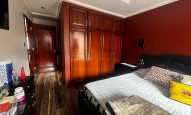 amplio terreno en venta con parqueadero público y casa en venta en San Sebastián