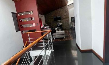 amplio terreno en venta con parqueadero público y casa en venta en San Sebastián