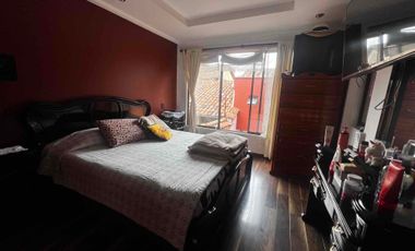 amplio terreno en venta con parqueadero público y casa en venta en San Sebastián