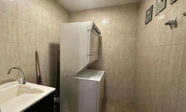 En Venta Departamento de 2 dormitorios Amoblado en Av. 12 de Abril, sector céntrico, Cuenca