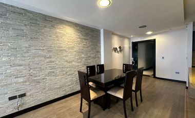 En Venta Departamento de 2 dormitorios Amoblado en Av. 12 de Abril, sector céntrico, Cuenca