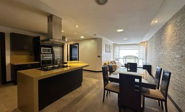 En Venta Departamento de 2 dormitorios Amoblado en Av. 12 de Abril, sector céntrico, Cuenca