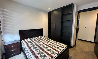 En Venta Departamento de 2 dormitorios Amoblado en Av. 12 de Abril, sector céntrico, Cuenca